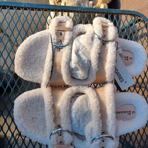 No Boundaries Comfort Sock Cream Gold Fuzzy Womens Buckle Slide Sandals Sz 9 NWT